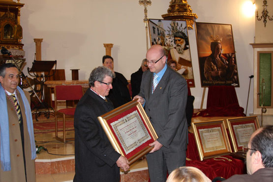 Manuel Barrientos, recibio un homenaje por parte de la Agrupacin de Cofradas