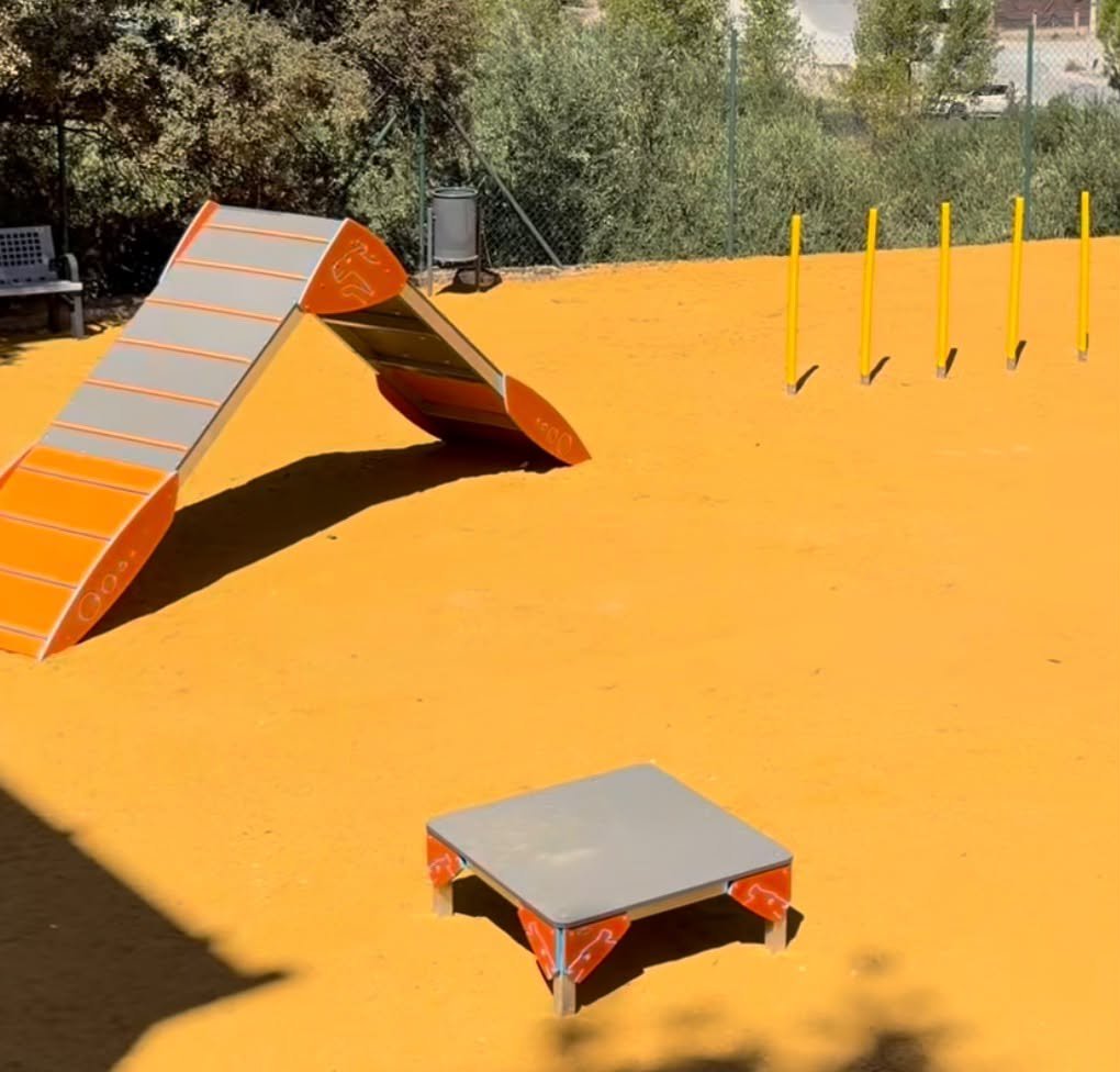 Imagen Priego de Córdoba estrena un parque canino de agility de 390 metros cuadrados en el Recinto Ferial