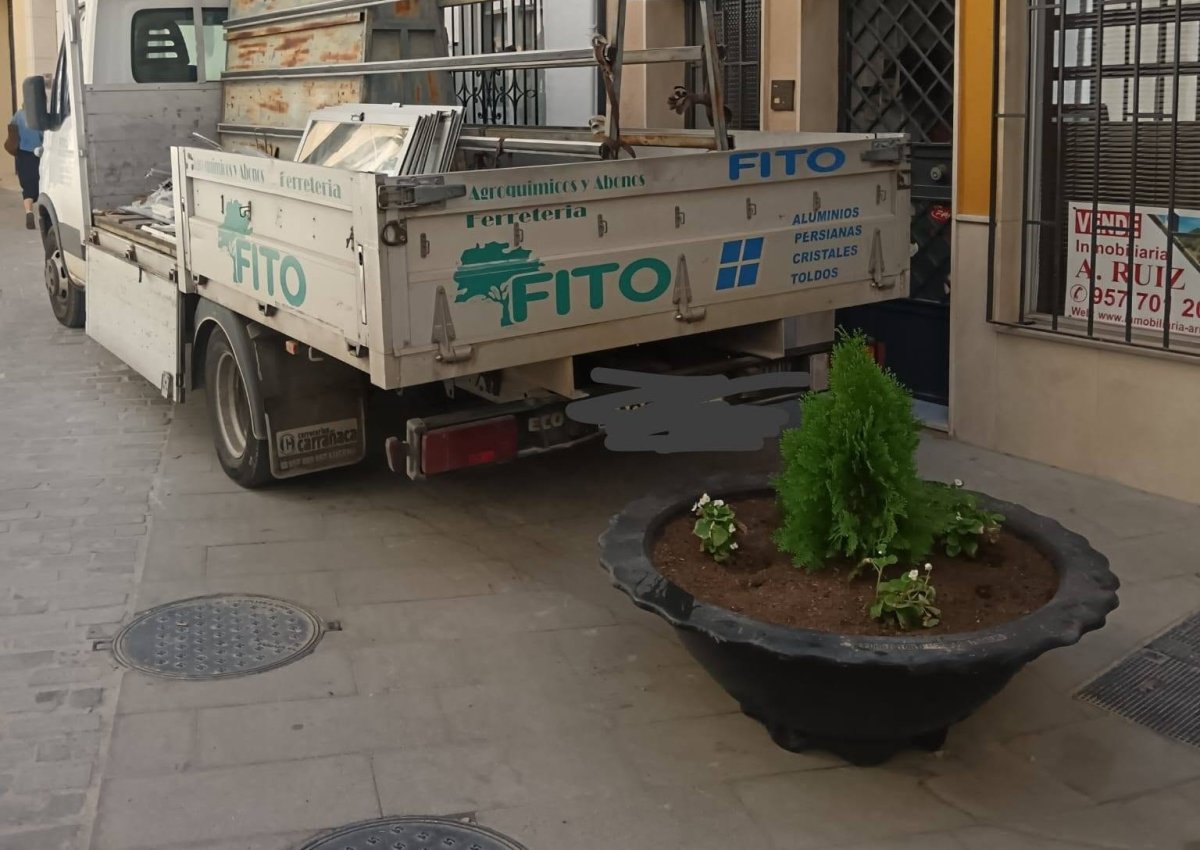 El PSOE exige al Ayuntamiento mejoras en la calle Isabel la Católica