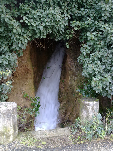 Imagen Impresionante surgencia de agua en el Duende de la Milana