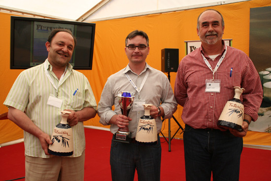 Imagen Tres catadores del panel de cata de la D.O. Priego de Córdoba ganadores de la semifinal del II Concurso Internacional de Catadores de Aceite de Oliva Virgen celebrado en Baeza