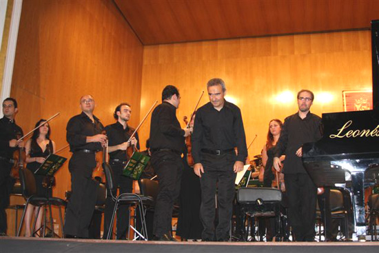Imagen El pianista egabrense Julián García recibe los mejores aplausos del concierto de la Orquesta de Priego tras interpretar a Rachmaninov