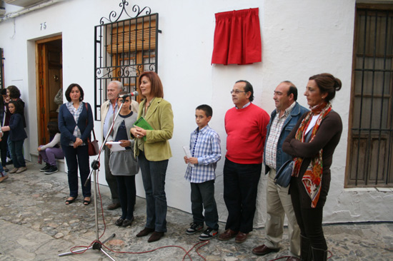 Imagen El Ayuntamiento de Priego de Córdoba rinde homenaje a la escritora y poeta Gloria Fuertes