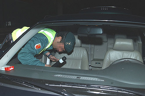 Imagen La Guardia Civil detiene a dos personas como supuestas autoras de un robo de piezas de un turismo