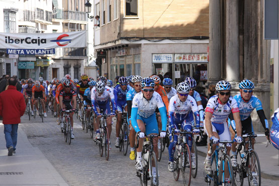 Imagen La Vuelta Ciclista Ruta del Sol pasó por Priego