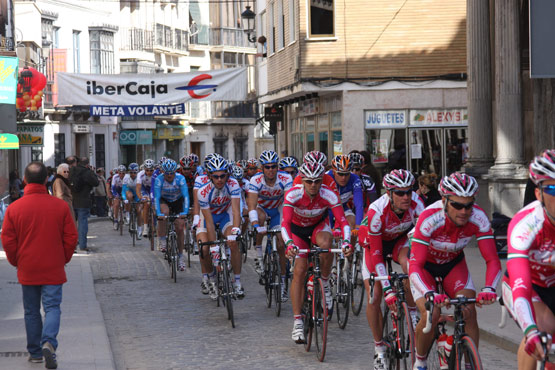 Imagen La Vuelta Ciclista Ruta del Sol pasó por Priego