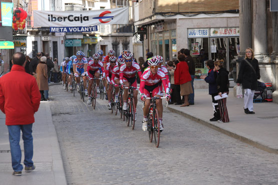 Imagen La Vuelta Ciclista Ruta del Sol pasó por Priego