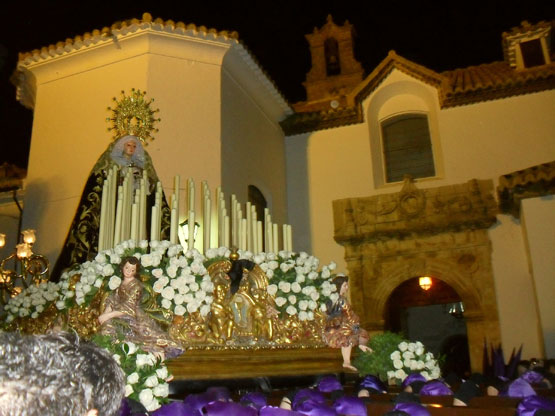 Imagen La Cofradía de los Dolores hace estación de penitencia en una fría noche de Lunes Santo
