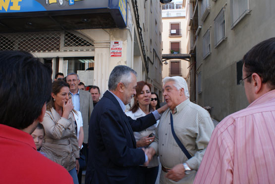Imagen Griñán destaca el potencial local para salir de la crisis y evita hablar de los ERES