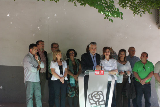 Imagen Griñán destaca el potencial local para salir de la crisis y evita hablar de los ERES