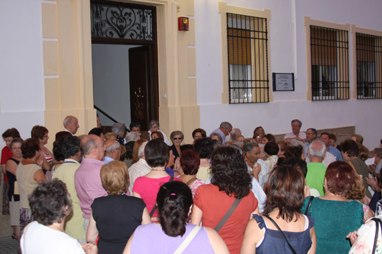 Imagen 150 personas se concentran para exigir que las Hijas de la Caridad continúen en Priego