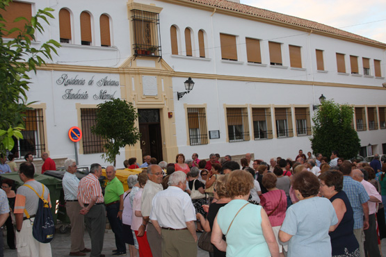Imagen 150 personas se concentran para exigir que las Hijas de la Caridad continúen en Priego