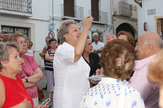 Imagen 150 personas se concentran para exigir que las Hijas de la Caridad continúen en Priego