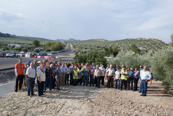 Imagen Un centenar de personas reclaman la apertura de la variante de