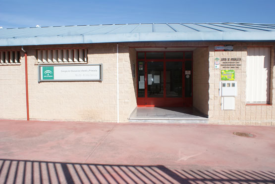 Imagen El Ayuntamiento pone a disposición de Educación los terrenos para la construcción de tres aulas y un salón de actos en el Colegio Alcalá-Zamora