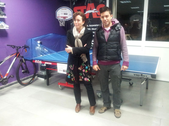 Imagen La firma deportiva hindú STAG, cede al Ayuntamiento cinco mesas para la práctica al aire libre del tenis de mesa