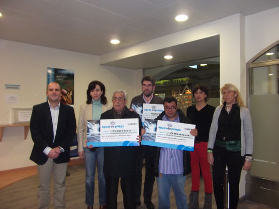 Imagen aguas de Priego dona la subvención municipal por la carroza de reyes a tres asociaciones sociales