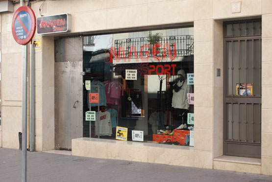 Imagen La Guardia Civil detiene a los presuntos autores de un robo con fuerza en una tienda de deportes  de Priego