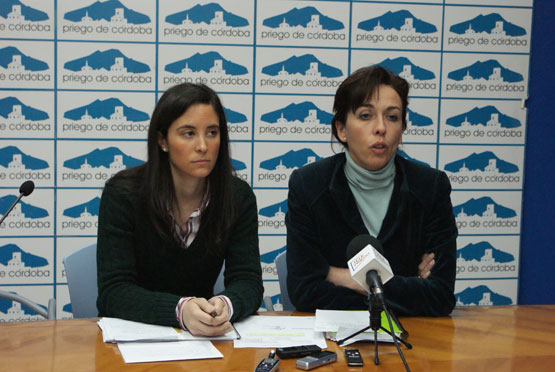 Imagen La alcaldesa denuncia la falta de respuesta de la Junta de Andalucía en varios asuntos urbanísticos