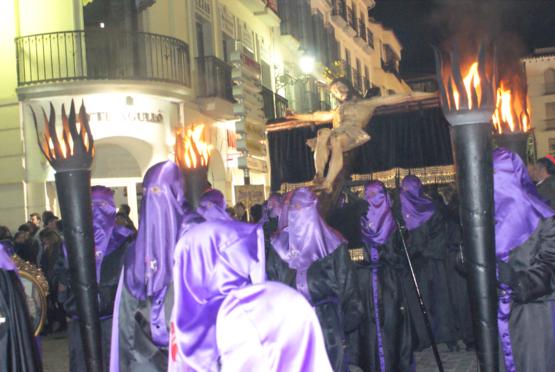 Imagen La Cofradía de los Dolores realiza su estación de penitencia en la noche del Lunes Santo
