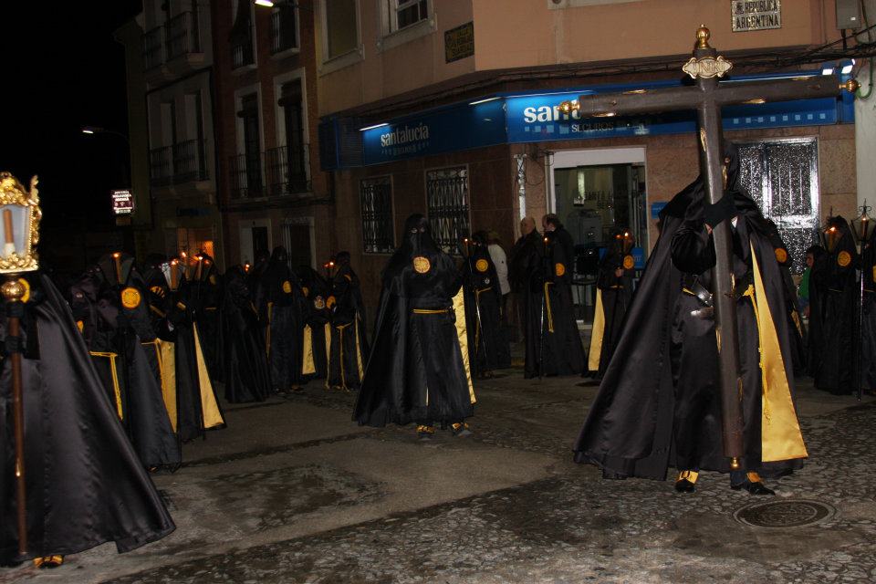 Imagen La lluvia destroza por segundo año consecutivo la tarde noche del Viernes Santo prieguense