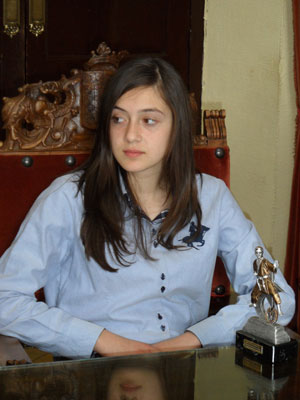 Imagen El Ayuntamiento recibe a la campeona de Andalucía de Karate, María Carrillo Alarcón.