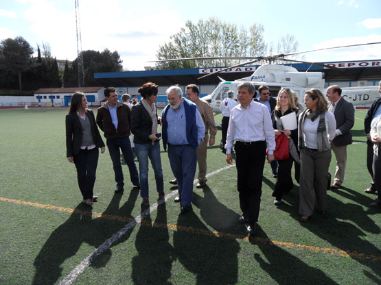 Imagen El Comisario de agricultura Dacián Ciolos junto al ministro de Agricultura Arias Cañete visita la Subbética para interesarse por el olivar de montaña