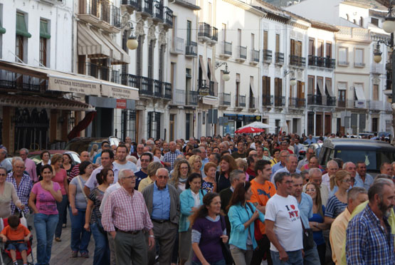 Imagen 500 personas se concentran contra la subida del recibo del servicio del agua
