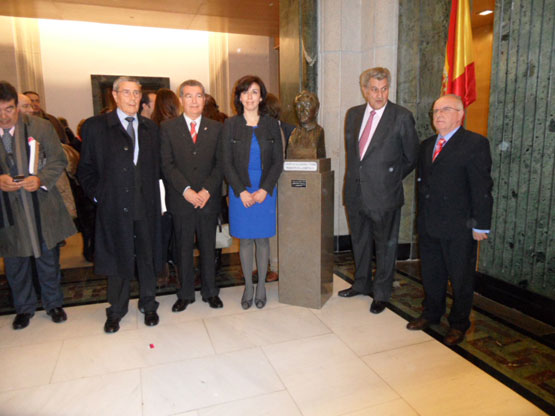 Imagen El Ayuntamiento de Priego dona a la Cámara un busto de Niceto Alcalá-Zamora