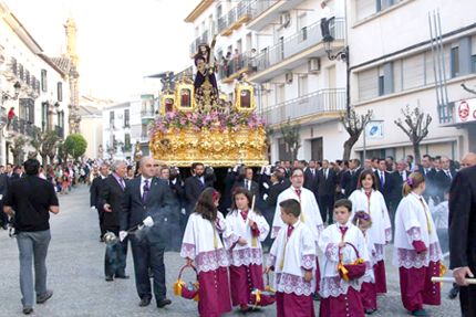 Imagen Miles de prieguenses salen a las calles para acompañar a Jesús Nazareno