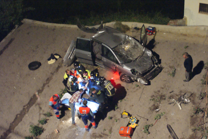 Imagen Cae al vacio un turismo por el balcón del Adarve 
