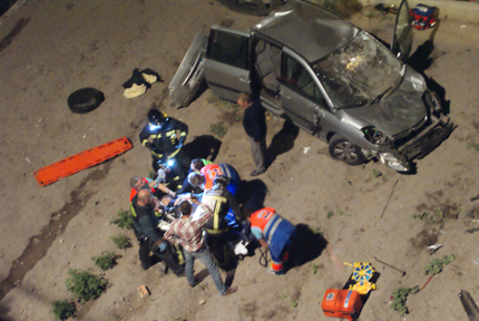 Imagen Cae al vacio un turismo por el balcón del Adarve 