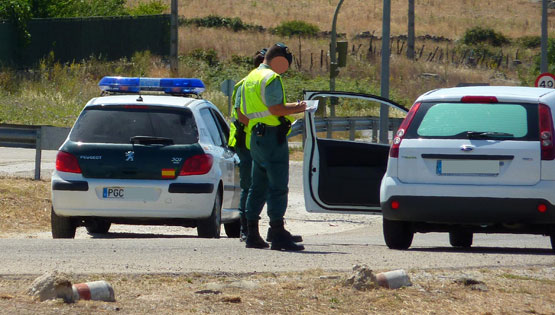 Imagen La Guardia Civil detiene a dos personas que robaron en un estanco de Almedinilla