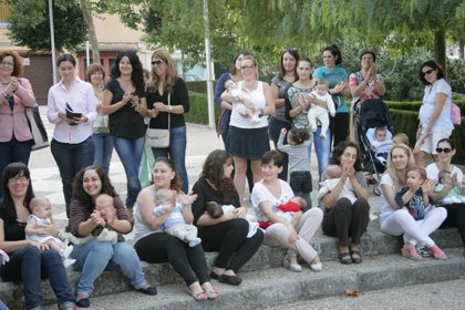 Imagen Más de treinta Madres Lactantes participan en la Iª Concentración celebrada en Priego