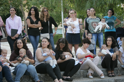 Imagen Más de treinta Madres Lactantes participan en la Iª Concentración celebrada en Priego