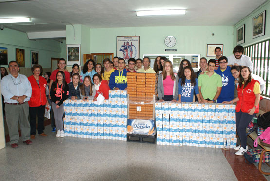 Imagen Alumnos del I.E.S. Fernando III El Santo, donan alimentos a Cruz Roja