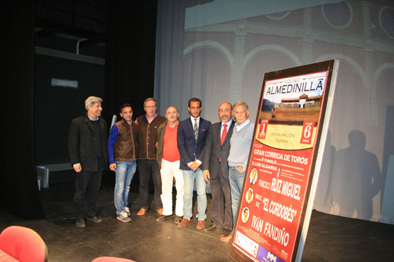 Imagen Almedinilla presenta la corrida inaugural de su Coliseo
