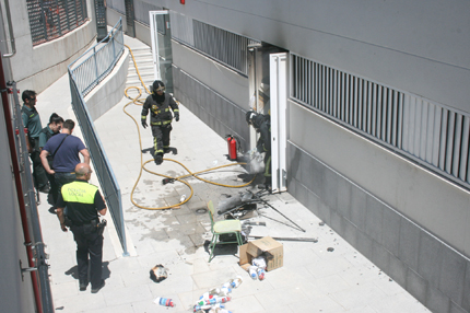Imagen Un incendio en el Instituto Carmen Pantión hace saltar las alarmas