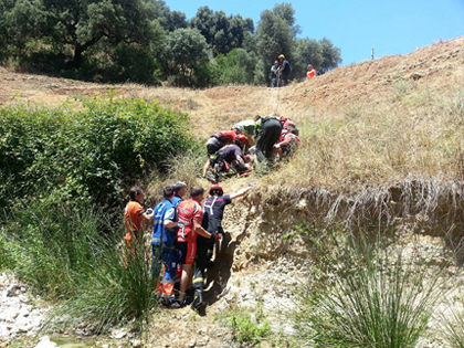 Imagen Se precipita por un barranco de Carcabuey un ciclista de Priego