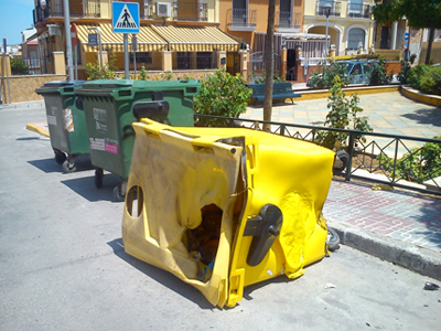 Imagen Queman dos contenedores en la Avenida de la Infancia