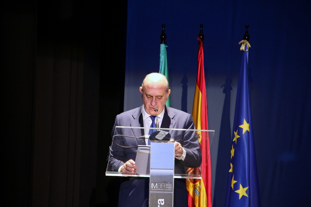 Imagen El Ministro del Interior promete que las obras del Cuartel de la Guardia Civil de Priego comenzarán en el año 2015