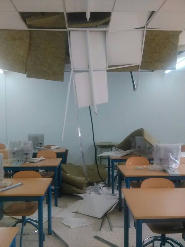 Imagen La Junta de Andalucía anuncia que va a valorar los daños y posibles responsabilidades tras el desprendimiento de un falso techo en el colegio Virgen de la Cabeza, en Priego