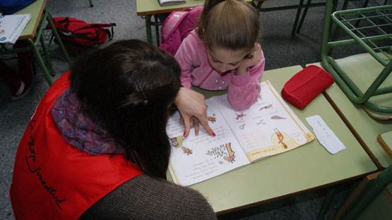 Imagen Cruz Roja Juventud ofrece refuerzo escolar, meriendas y ayudas educativas a más de 1.400 menores