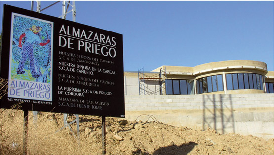 Imagen Un informe del servicio de criminalística de la Guardia Civil afirma que el ex director de la Caja Rural de Fuente-Tójar falsificó la firma del tesorero de Almazaras de Priego