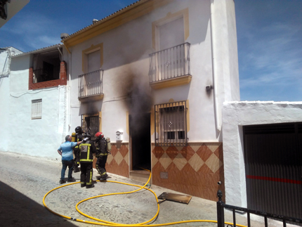 Imagen Se incendia una vivienda en la calle Mirador de Priego