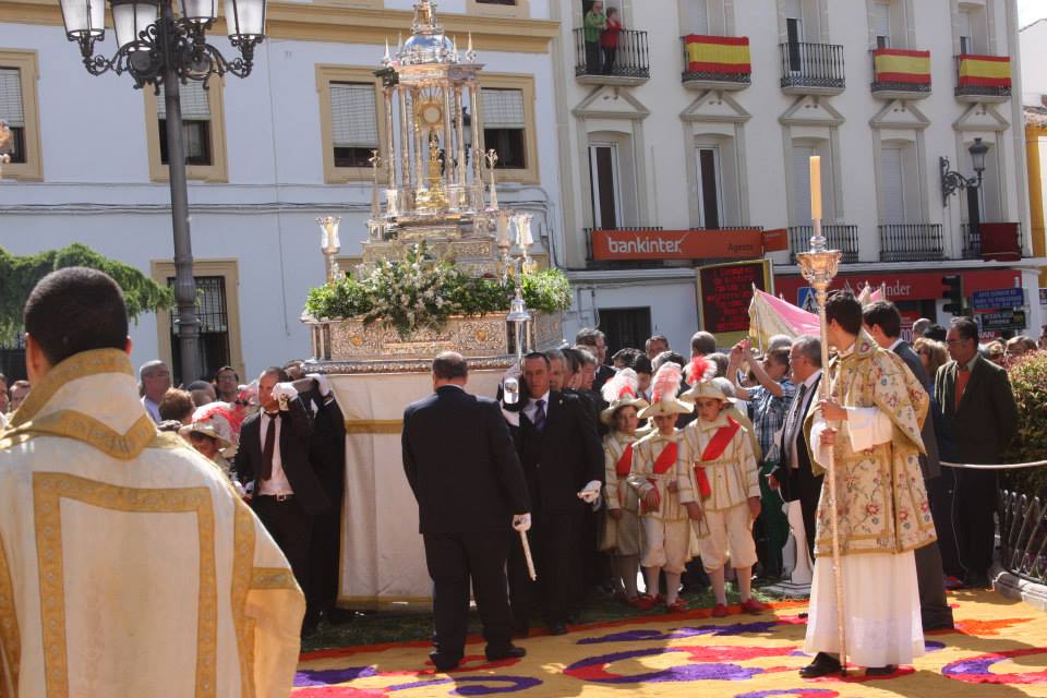 Imagen El Barrio de la Villa muestra su desacuerdo frente al horario matinal de la procesión del Corpus Christi