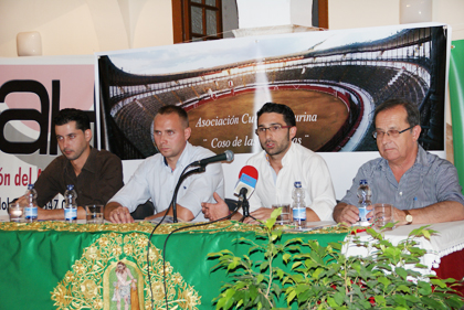 Imagen La Asociación Cultural Taurina “Coso de las Canteras” ha presentado los trofeos de la Feria Taurina de Priego
