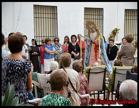 Imagen LA VIRGEN DE LA CARIDAD CON NUESTROS MAYORES
