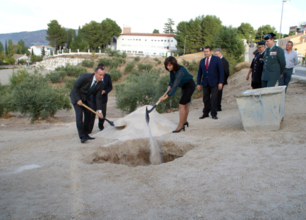 Imagen Se coloca la primera piedra del nuevo Cuartel de la Guardia Civil