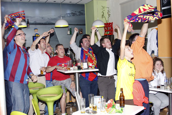 Imagen Los aficionados del F.C. Barcelona celebran la consecución de la Copa del Rey